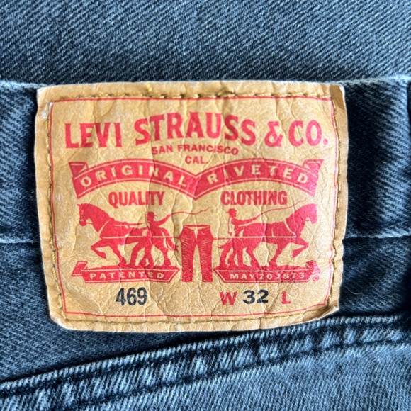 Men's Levi's black 469 distressed long shorts - Picture 3 of 4